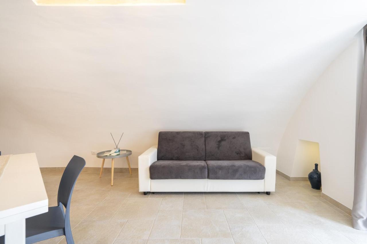 Suite La Scala Del Borgo ชิสแตร์นีโน ภายนอก รูปภาพ