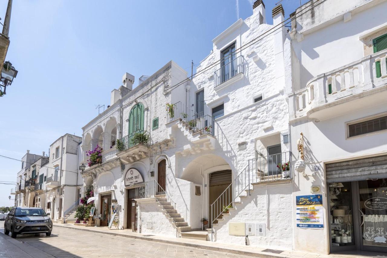 Suite La Scala Del Borgo ชิสแตร์นีโน ภายนอก รูปภาพ
