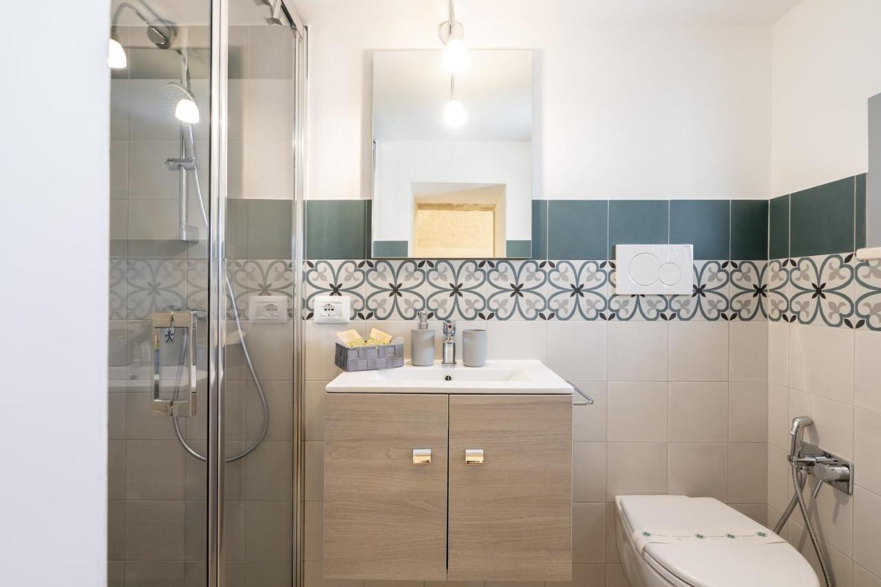 Suite La Scala Del Borgo ชิสแตร์นีโน ภายนอก รูปภาพ