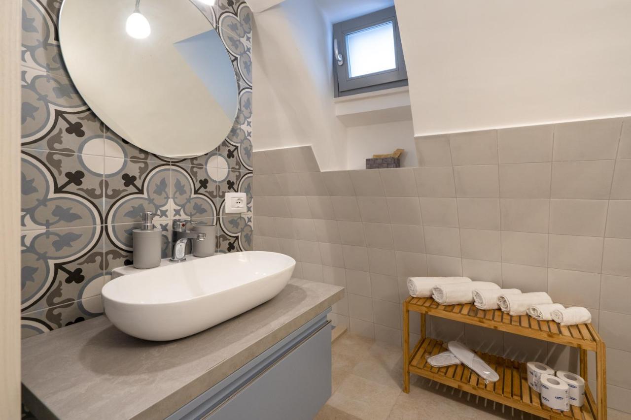 Suite La Scala Del Borgo ชิสแตร์นีโน ภายนอก รูปภาพ