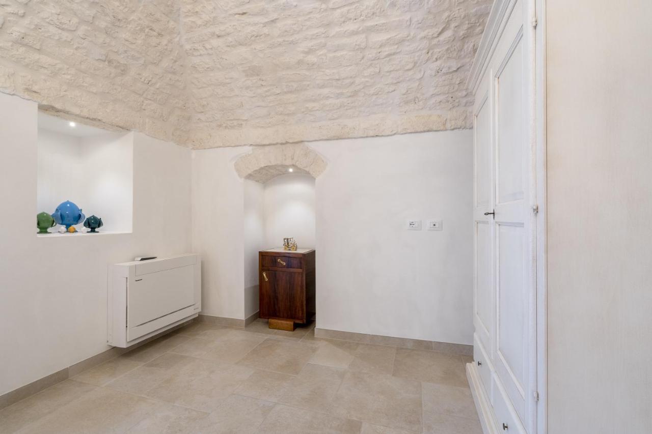 Suite La Scala Del Borgo ชิสแตร์นีโน ภายนอก รูปภาพ