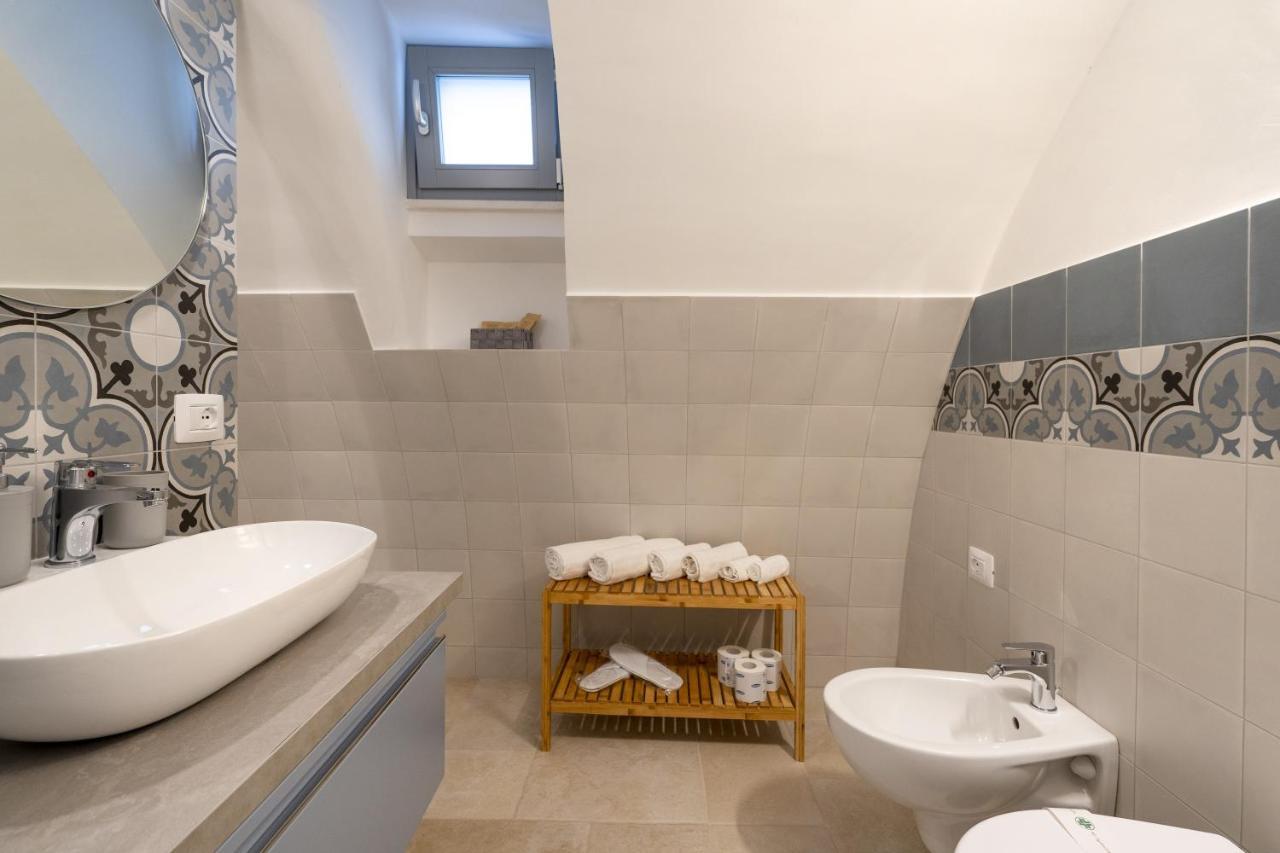 Suite La Scala Del Borgo ชิสแตร์นีโน ภายนอก รูปภาพ