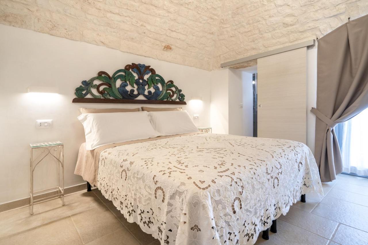 Suite La Scala Del Borgo ชิสแตร์นีโน ภายนอก รูปภาพ